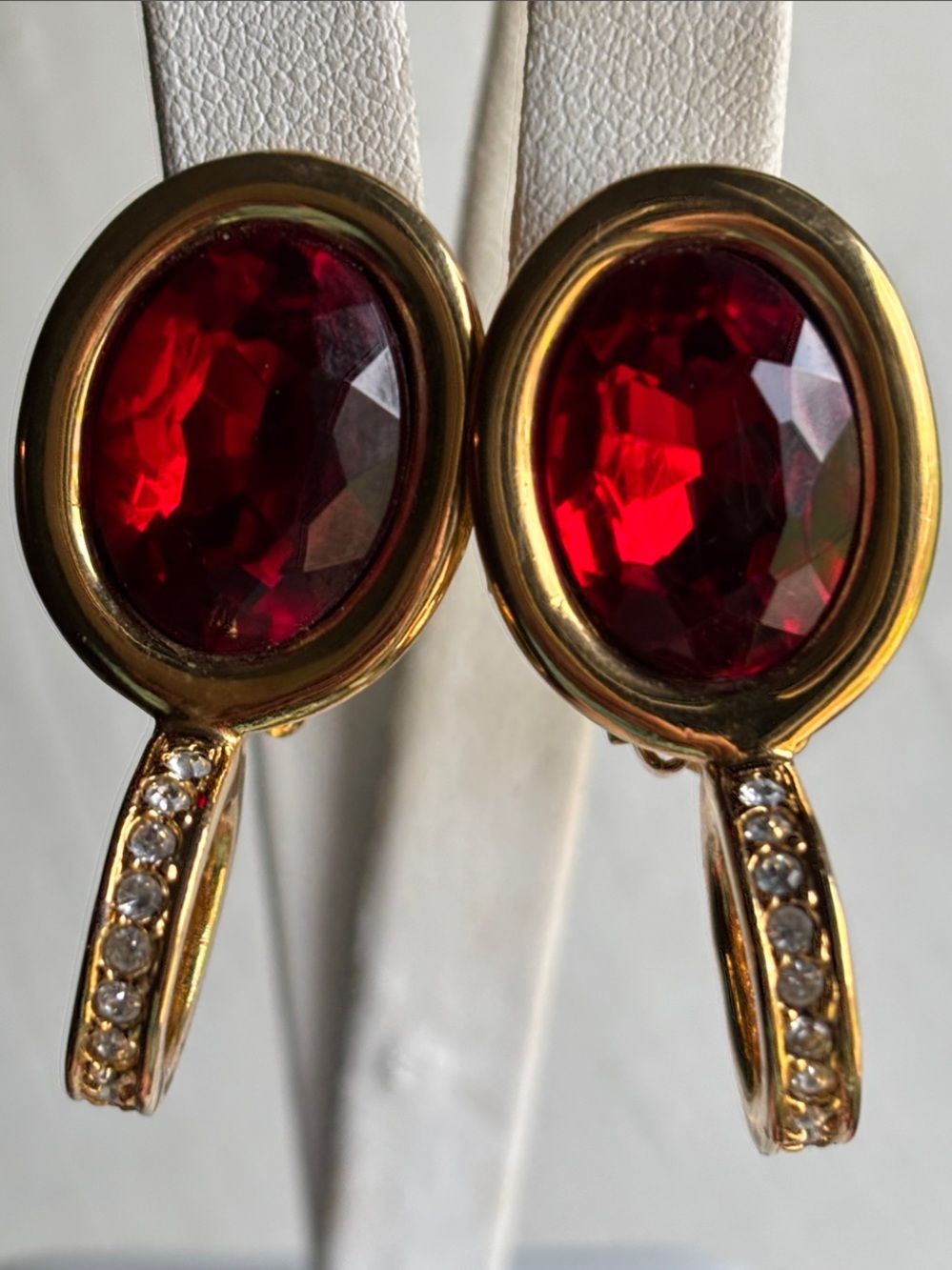 🔴New VTG Valentino Signed V Logo 1980s Clip-On Earrings Ruby Glass Bezel Gold
